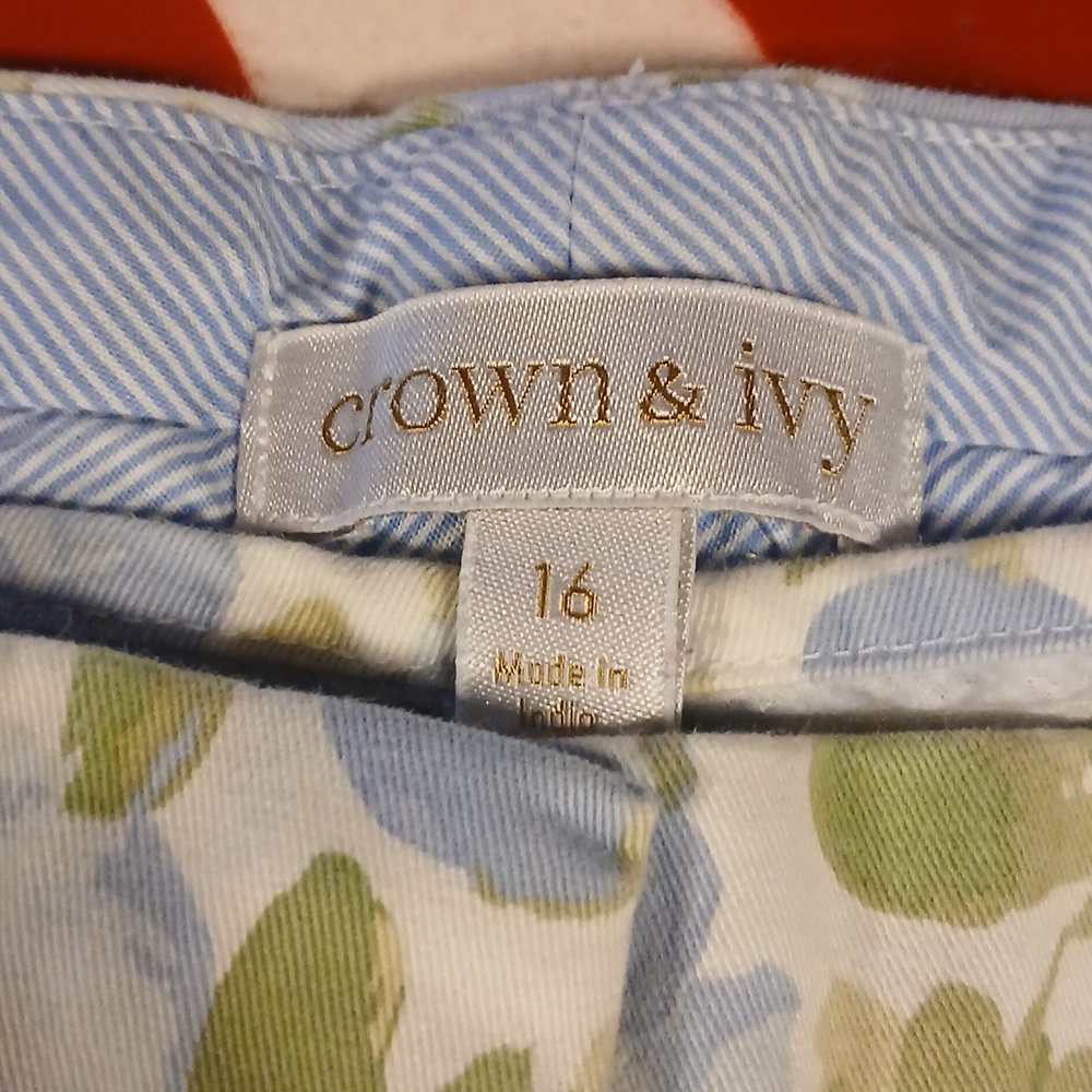 Womens Size 16 Crown & Ivy Shorts - Picture 4 of 6